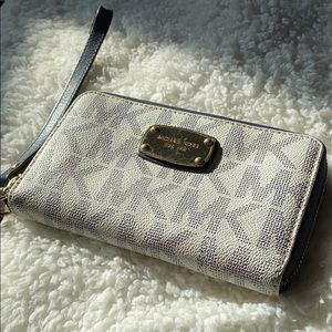 Michael Kors wristlet